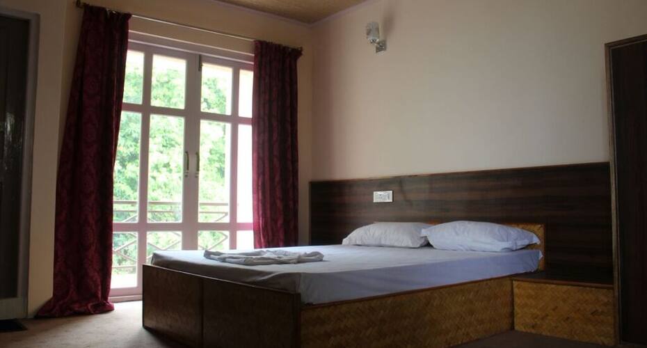 The Yang-Tse Retreat, Rinchenpong 3